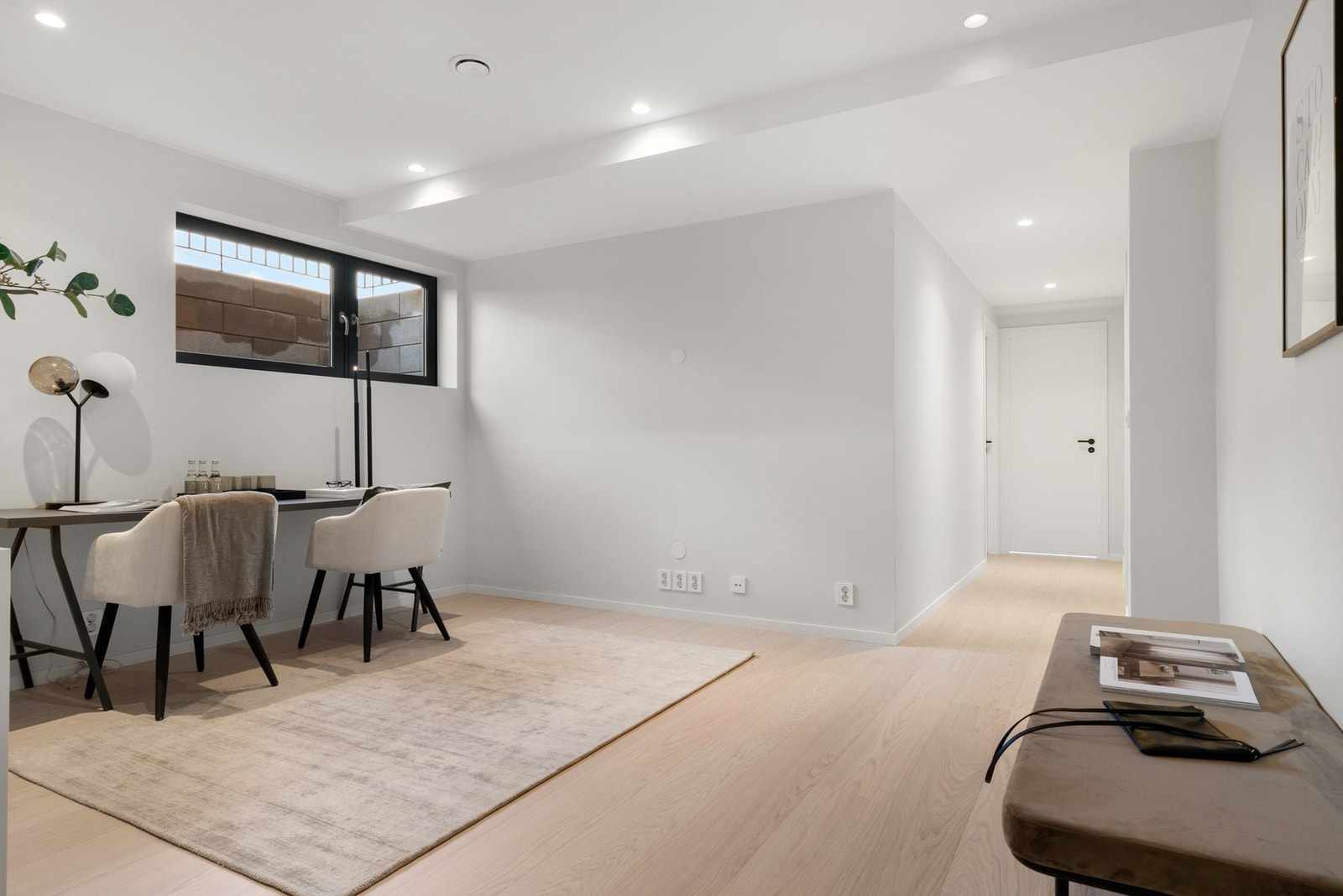 Rommet er i dag innredet for hjemmekontor - her er mulighetene mange Galleribilde