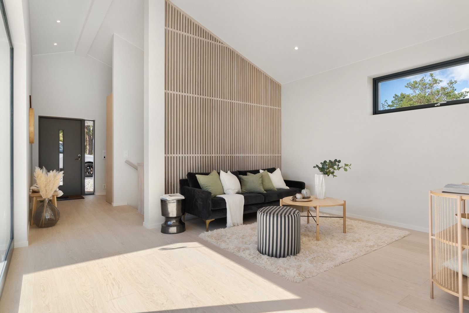 Flott oppholdsrom hvor du enkelt kan innrede etter eget ønske Galleribilde