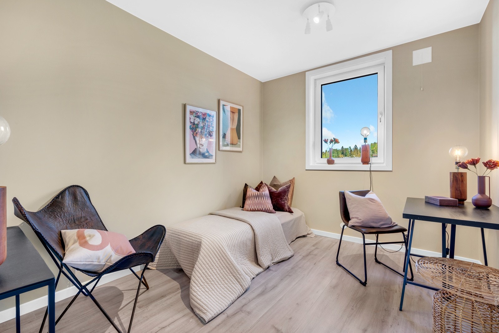 Soverom 2 er også romslig, og egner seg godt som gjesterom, barnerom eller kontor. Galleribilde