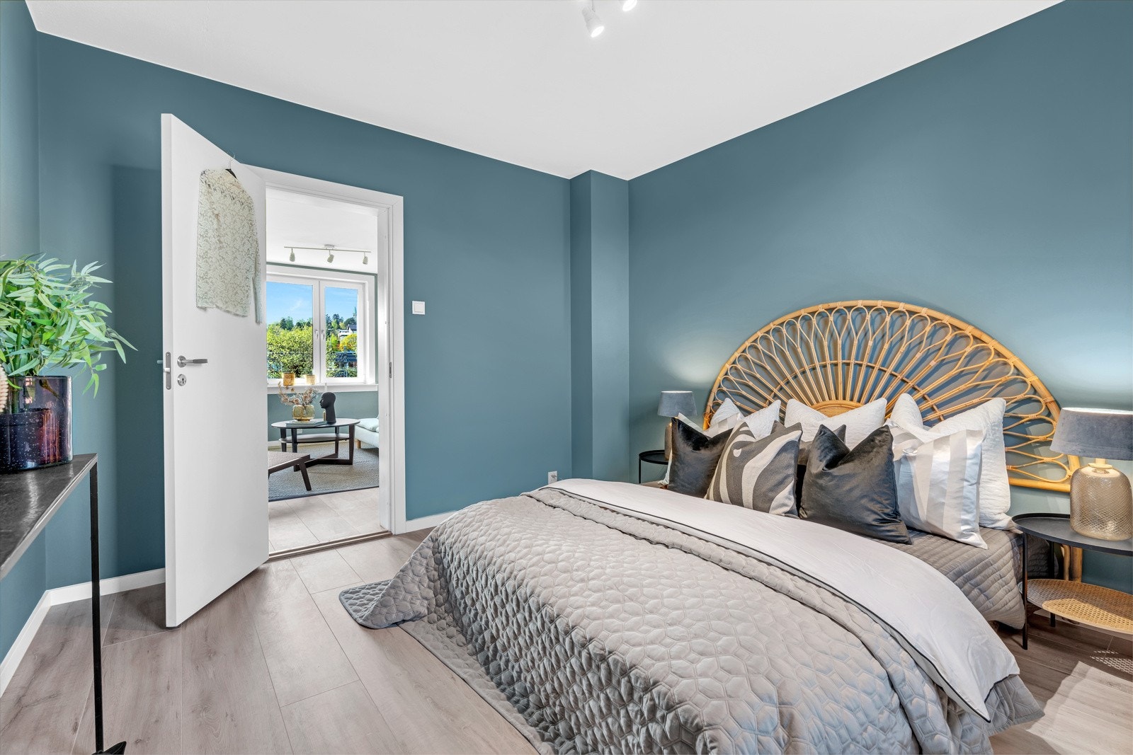 Romslig hovedsoverom med god plass til dobbeltseng. Galleribilde