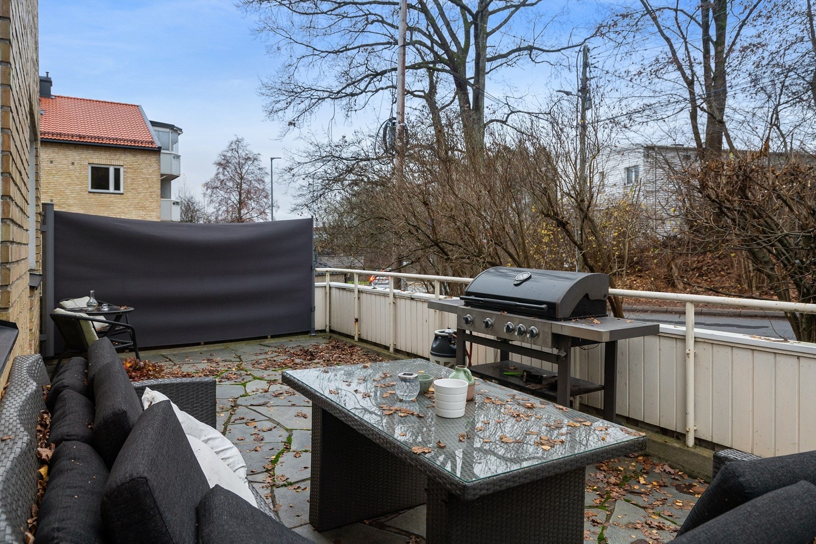 Plass til sittegrupper og grill Galleribilde