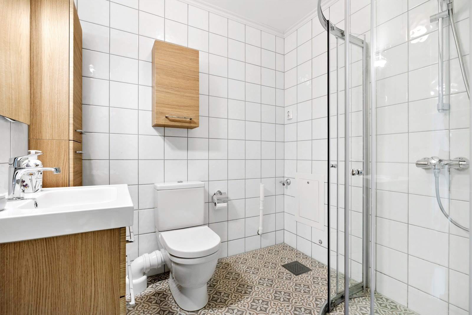 Det er opplegg til vaskemaskin på badet Galleribilde