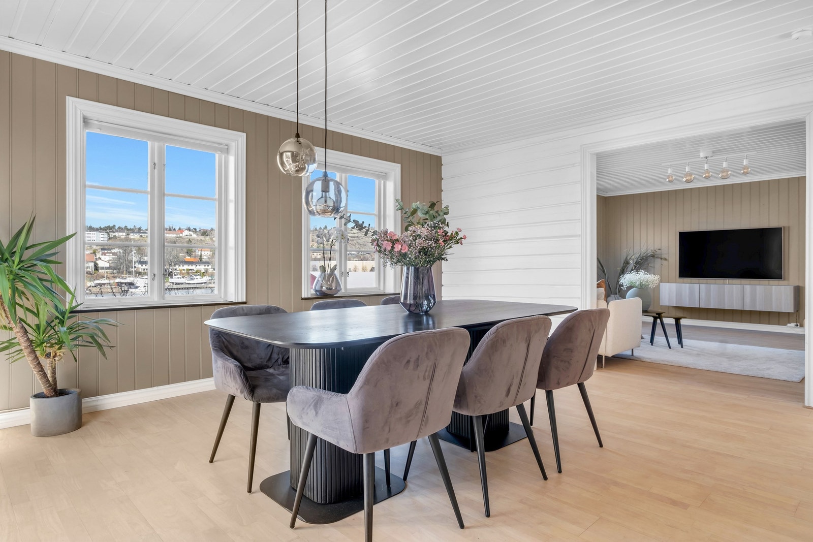 Det meste av boligens indre er pusset opp i senere år, hovedsakelig før 2019. Galleribilde