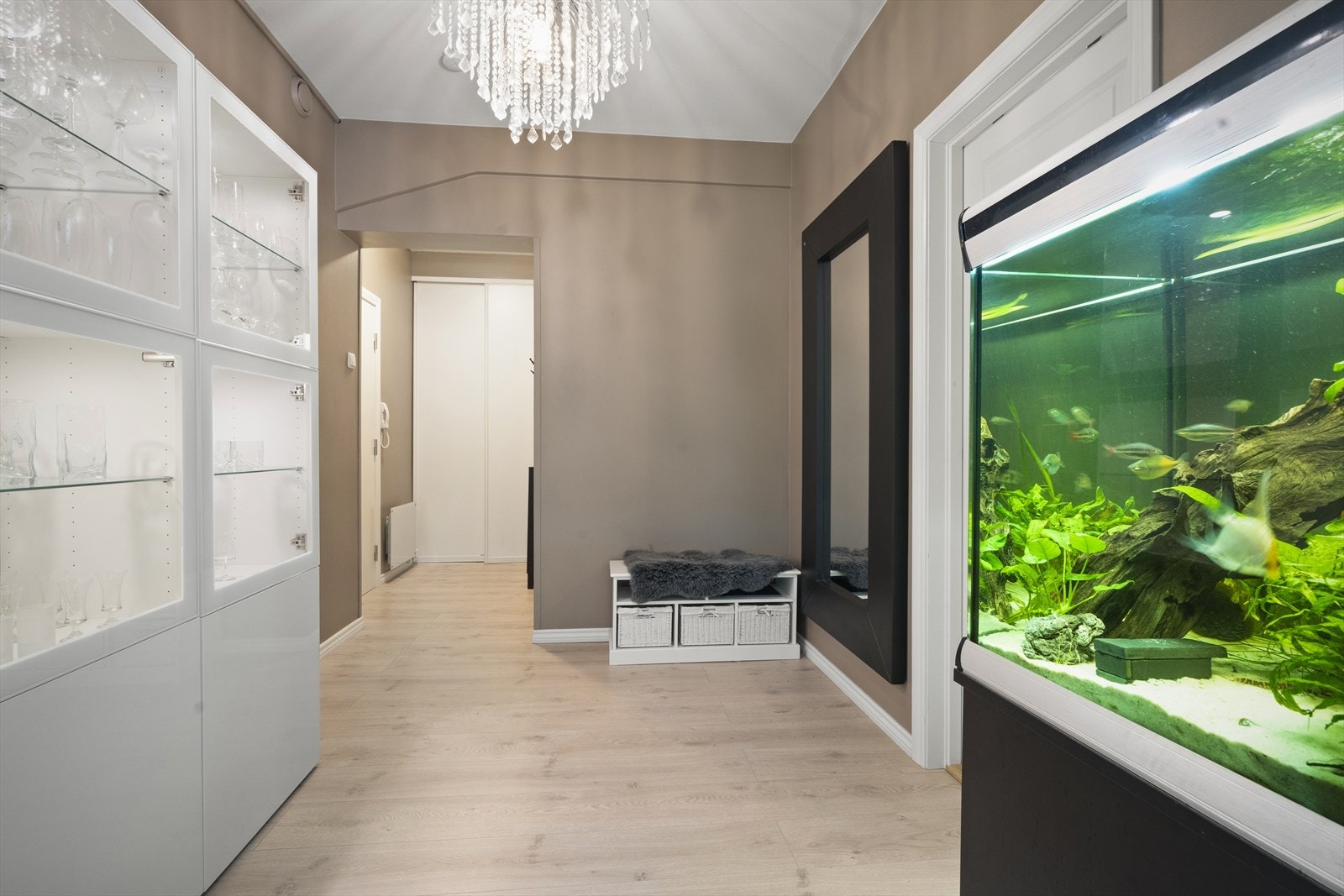 Romslig gang med god plass for garderobe Galleribilde