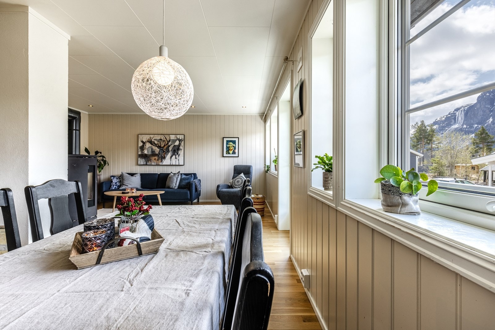 Spiseplass på kjøkkenet. Galleribilde