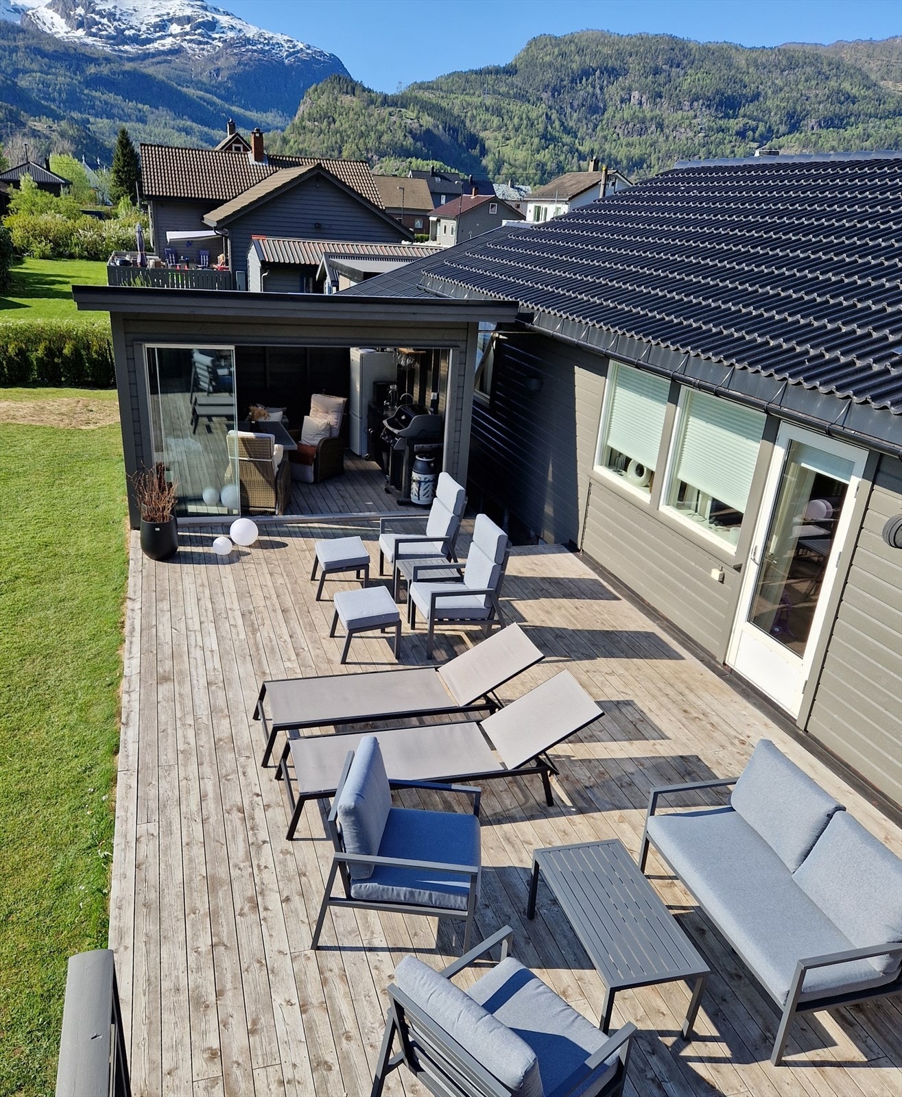 Romslig terrasse Galleribilde