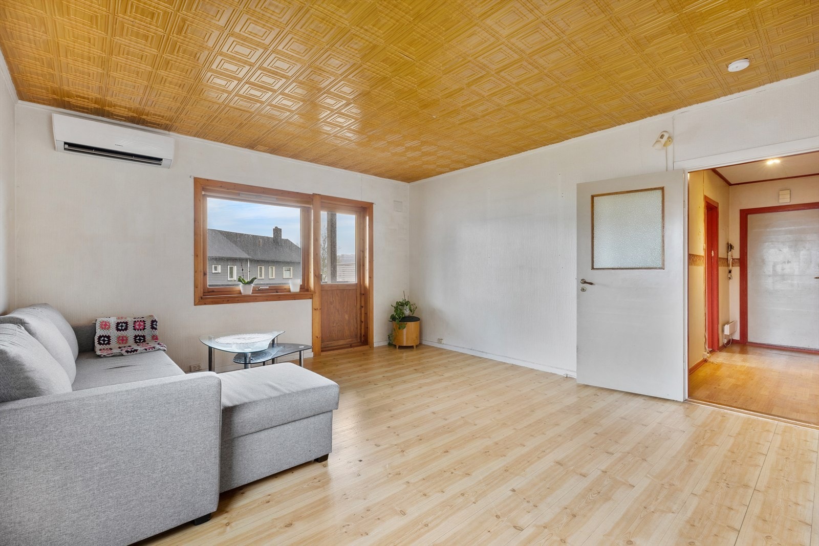 Leiligheten fremstår som et renoveringsobjekt og dermed også som et blank lerret, hvor bare fantasien setter begrensinger for hvor fint du kan få det. Galleribilde