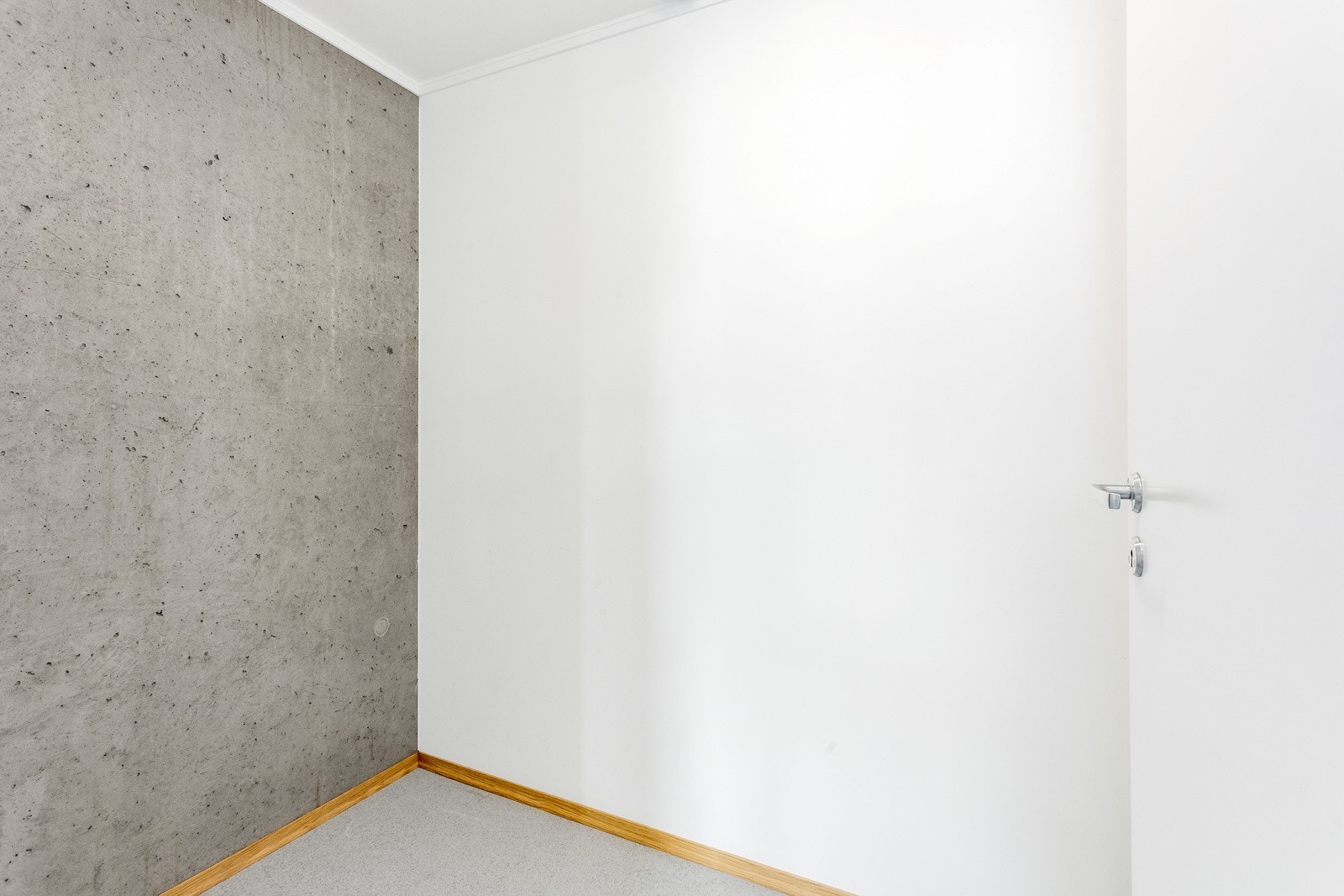 Egen bod/walk-in garderobe fra soverommet Galleribilde