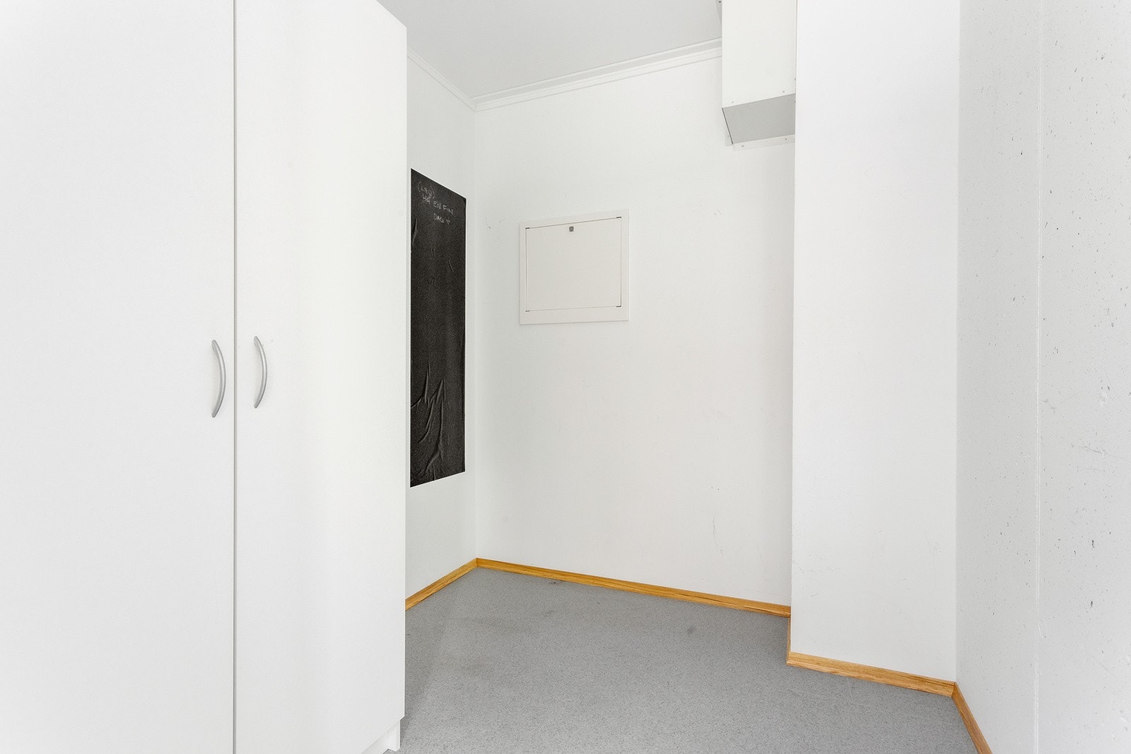 Sportsbod på utsiden, ved inngangsparti Galleribilde