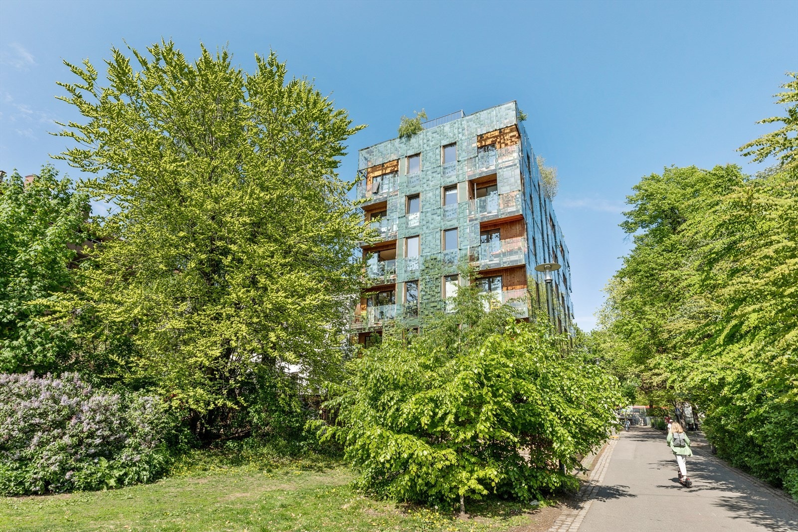 Fasaden er en blikkfanger på Rodeløkka og har blitt en svært ettertraktet bygård Galleribilde