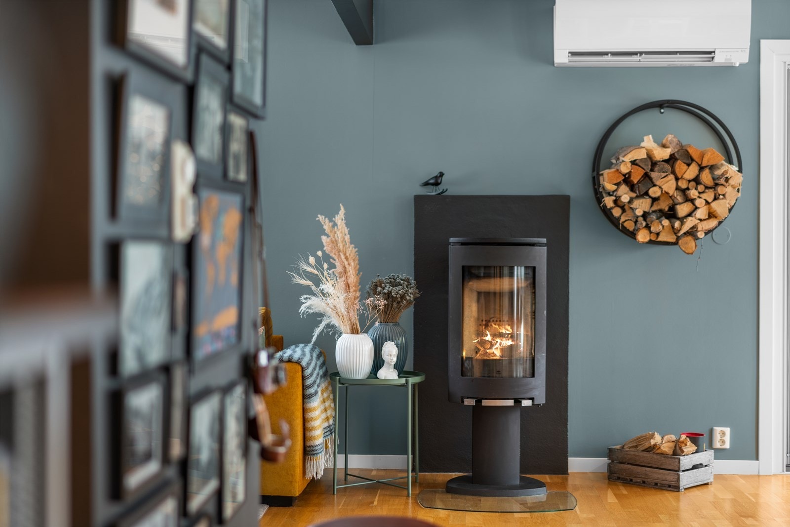 Moderne peis og varmepumpe Galleribilde