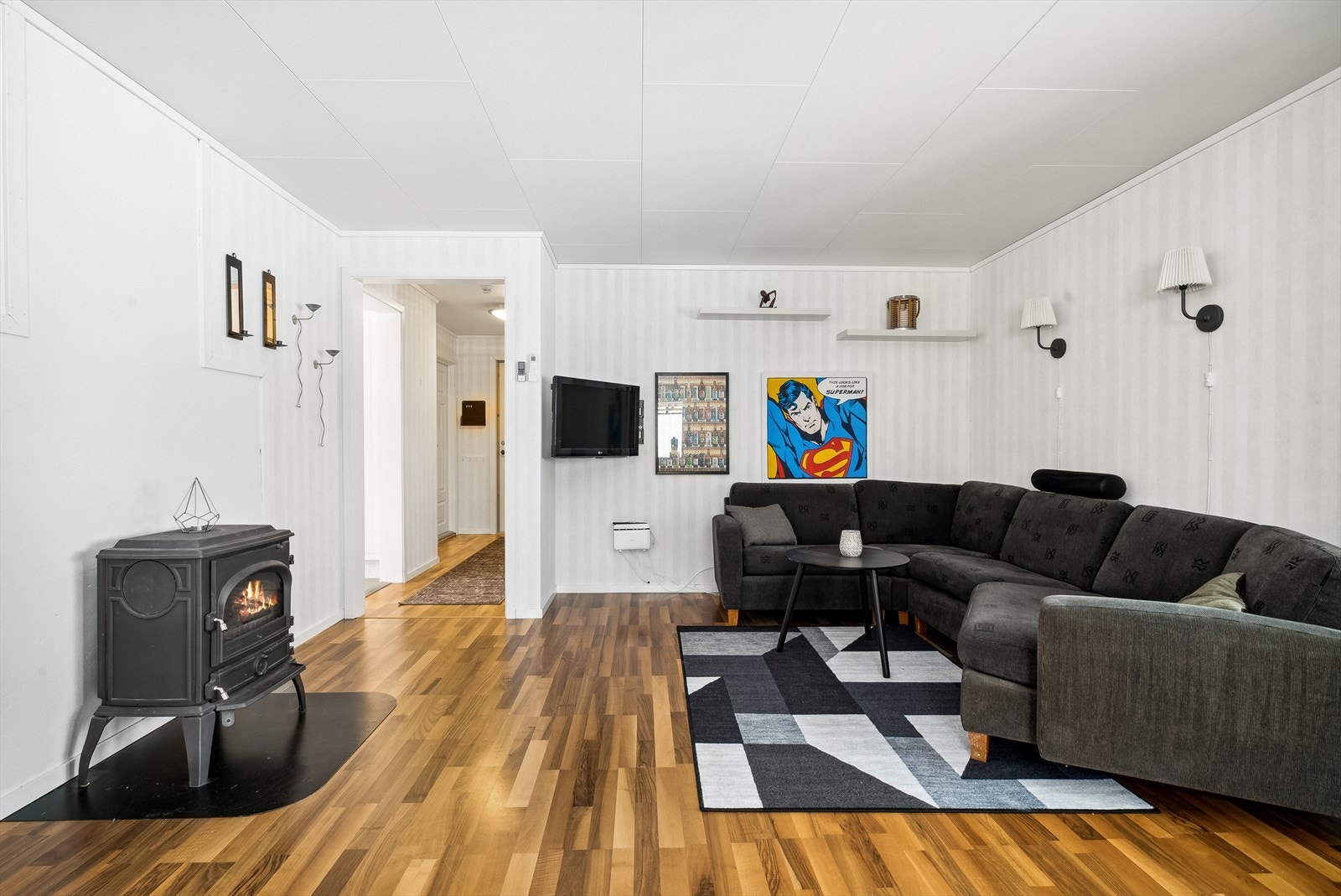 Vedovnen avgir godt med varme Galleribilde