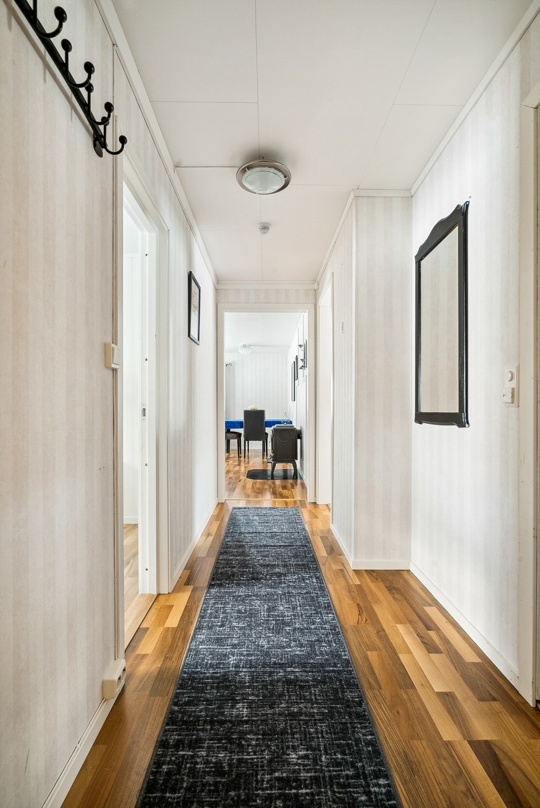 I entré/gang er det plass for opphengsløsninger og mindre garderobeløsninger Galleribilde