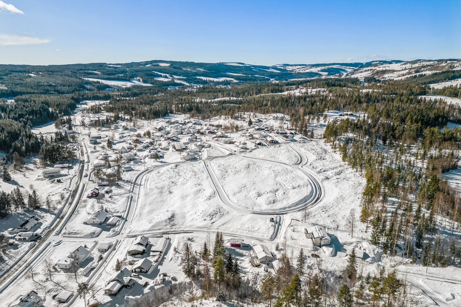 Nytt boligfelt, ferdig etablert med vann, avløp, strøm og fiber. Galleribilde