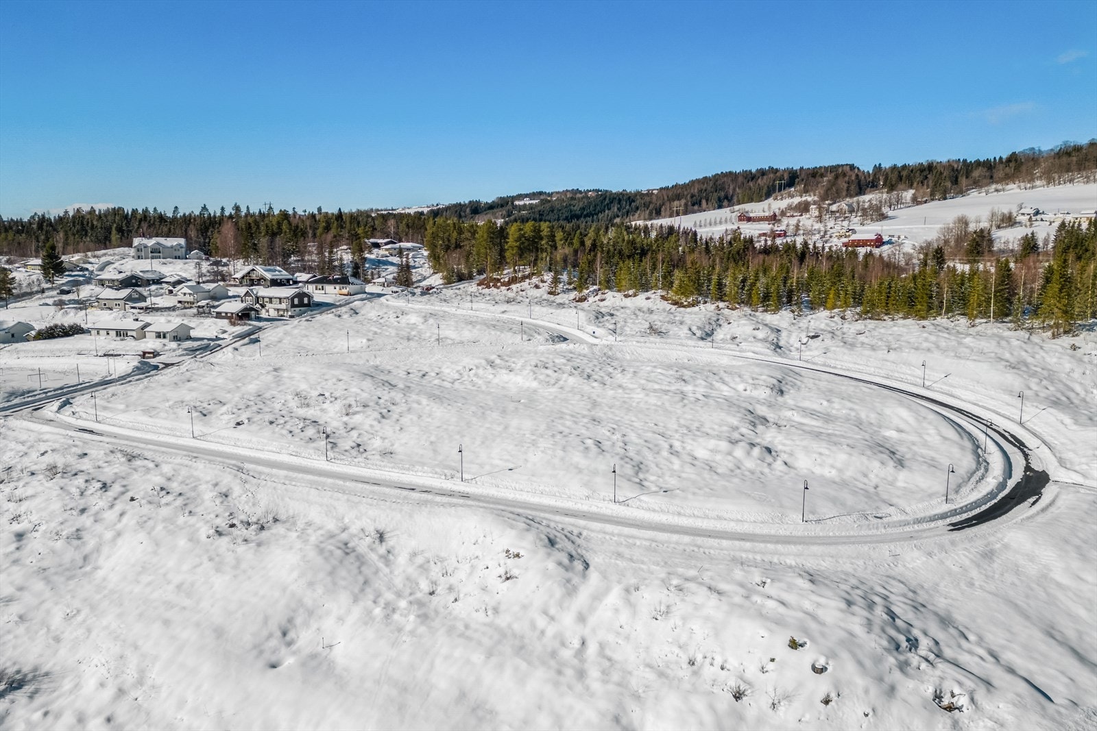 Det er satt ut tomteskilt på tomteområdet og tomtene kan fritt besiktiges. Galleribilde