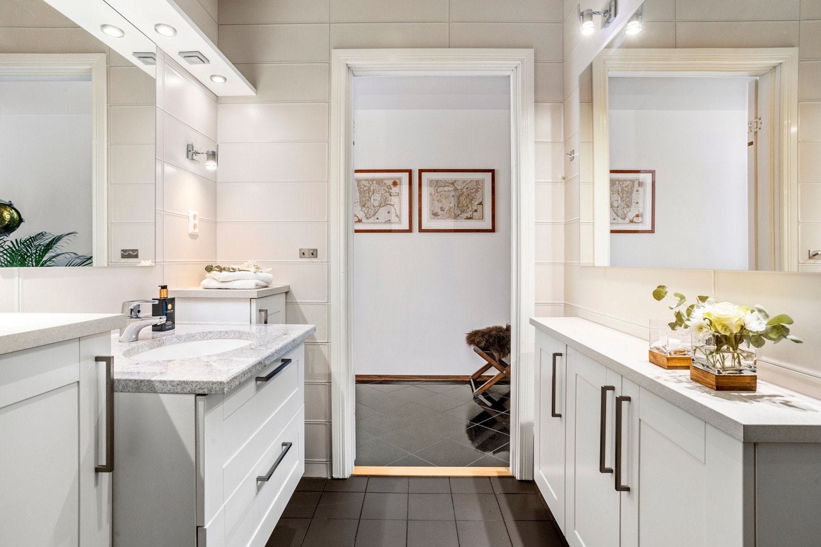 Direkte adkoms fra gangen til badet. Galleribilde