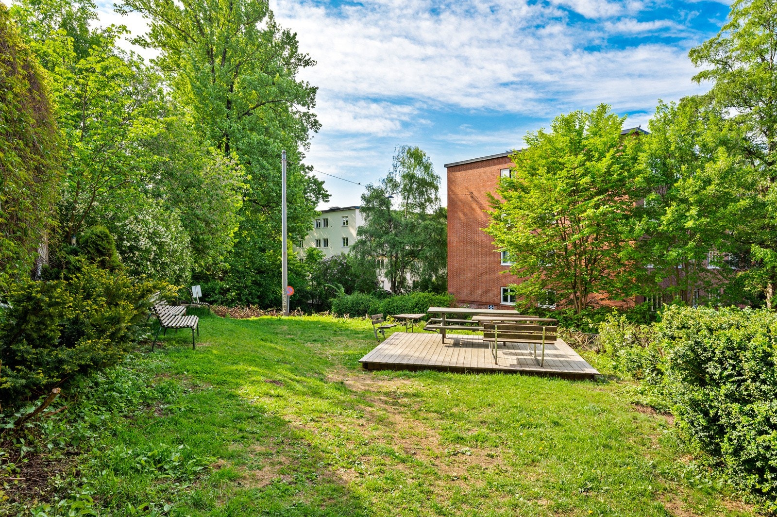 Her vil du få tilgang til borettslagets felles hage, hvor du kan nyte flotte grøntområder. Galleribilde