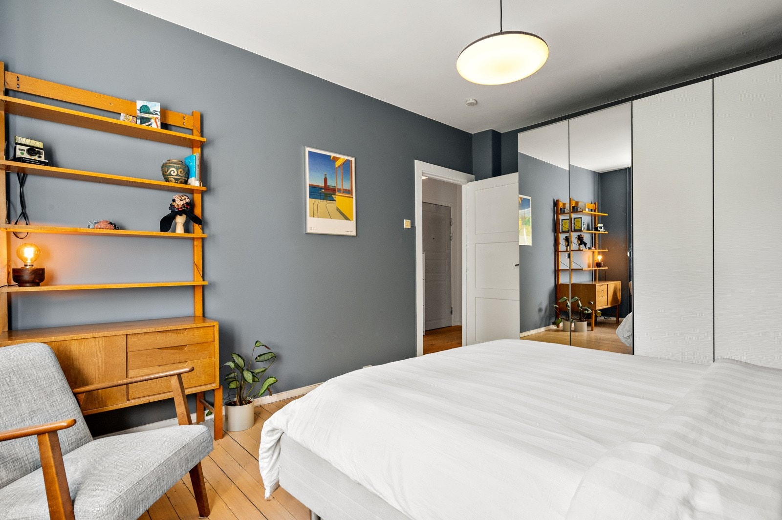 Godt med lagringsplass i stor garderobeløsning. Galleribilde