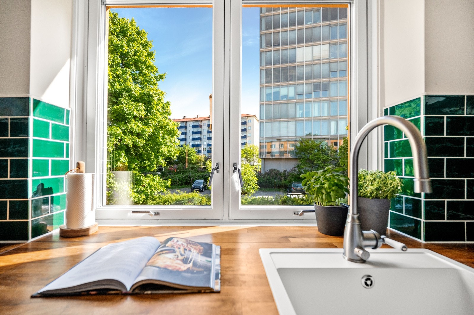 Oppvasken blir kanskje noe hyggeligere å ta når du har fint utsyn mot grøntområder? Galleribilde