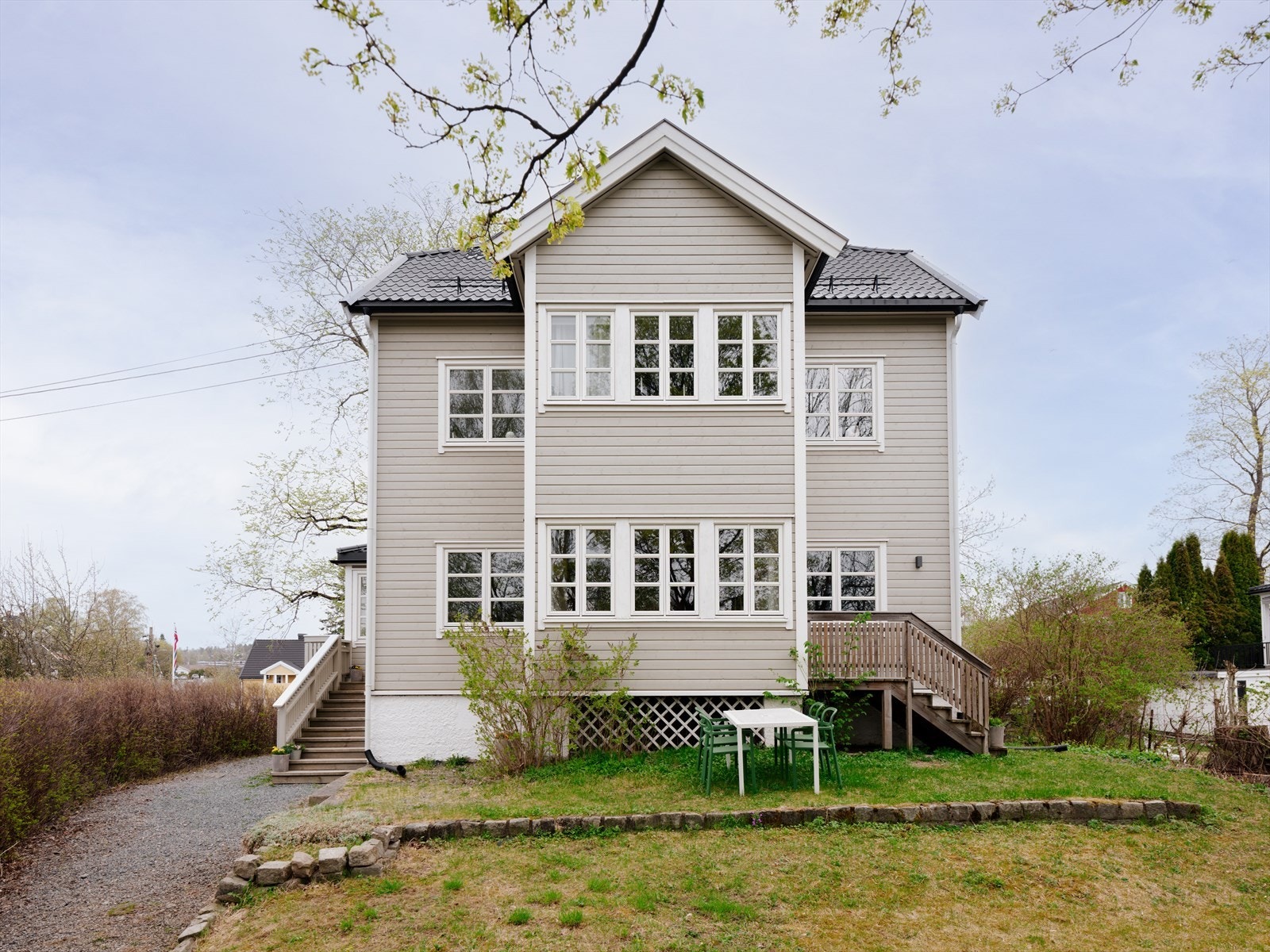 Velkommen til Nordveien 3A - En klassisk villa i et attraktivt og barnevennlig villaområde på Jar Galleribilde