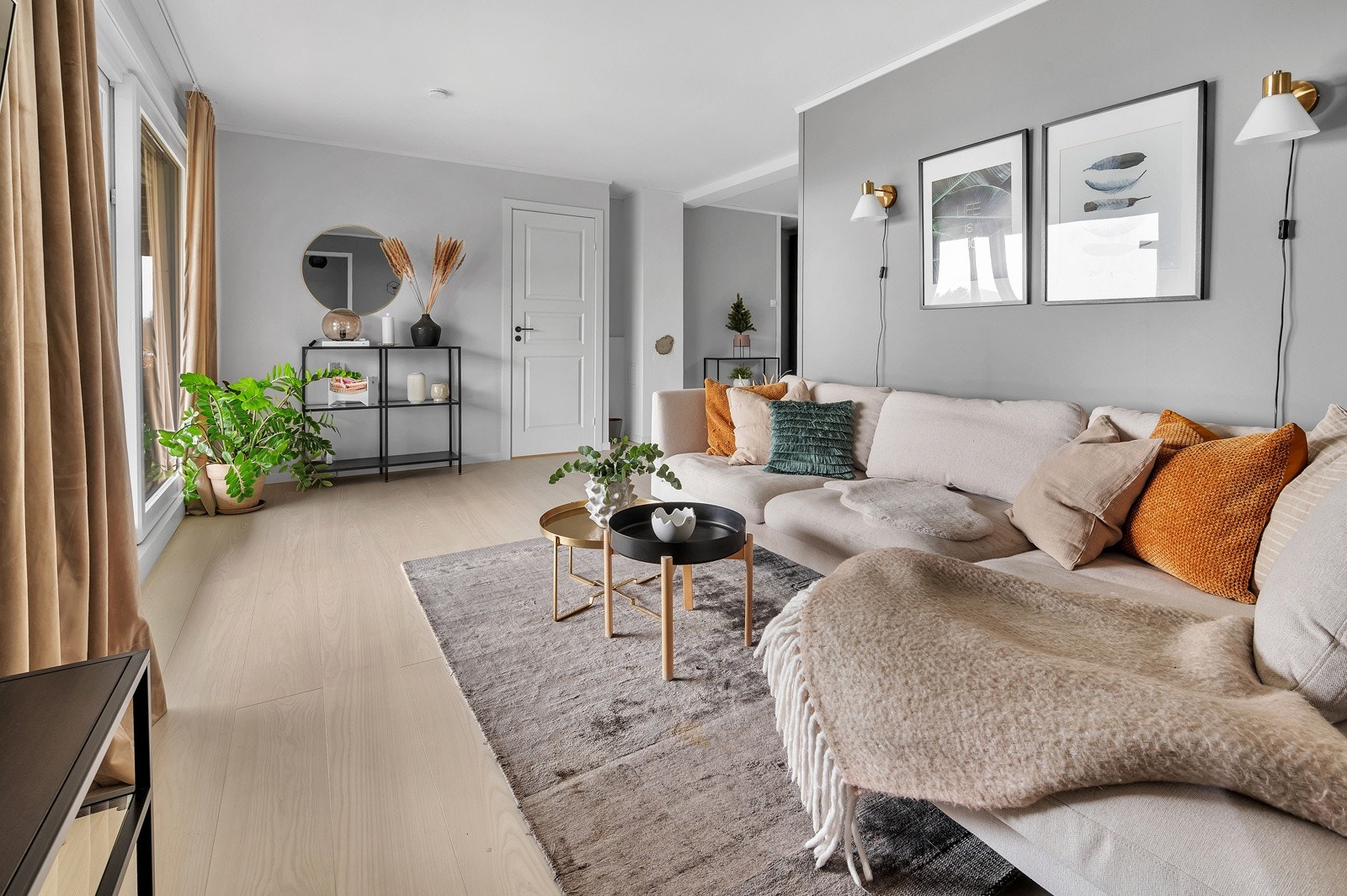 Store skyvedører ut til terrasse og hage Galleribilde