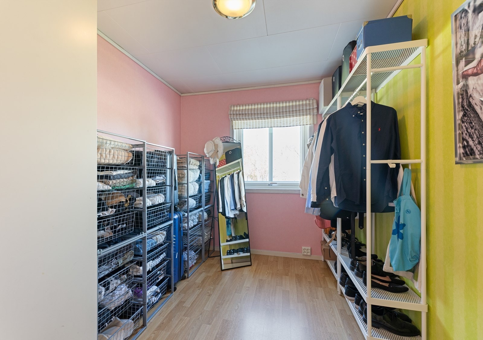 Soverom/Walk in Closet Galleribilde