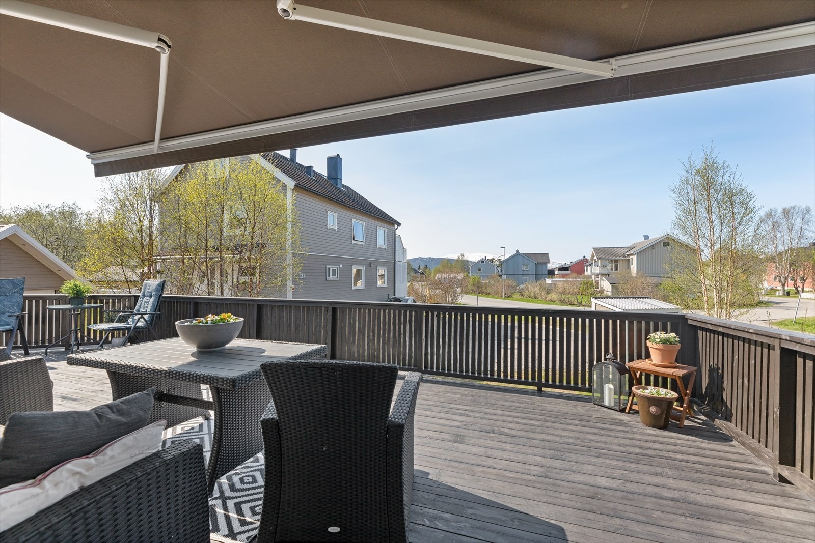 Fra terrassen er det adkomst til den hyggelige hagen. Galleribilde