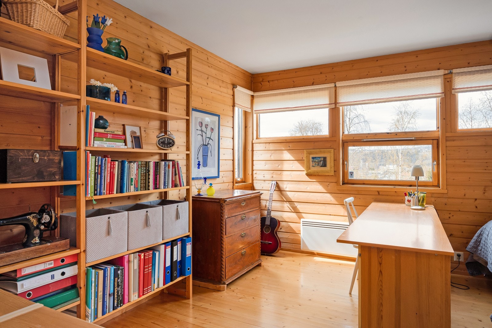 Det er i dag innredet som kombinert soverom og kontor. Galleribilde