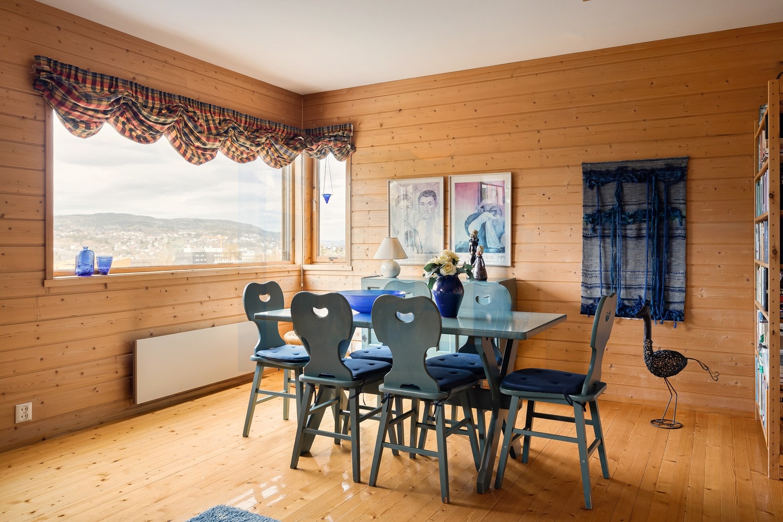 Stor kjellerstue på 28,4 kvm. Også herfra får man flott utsikt. Galleribilde