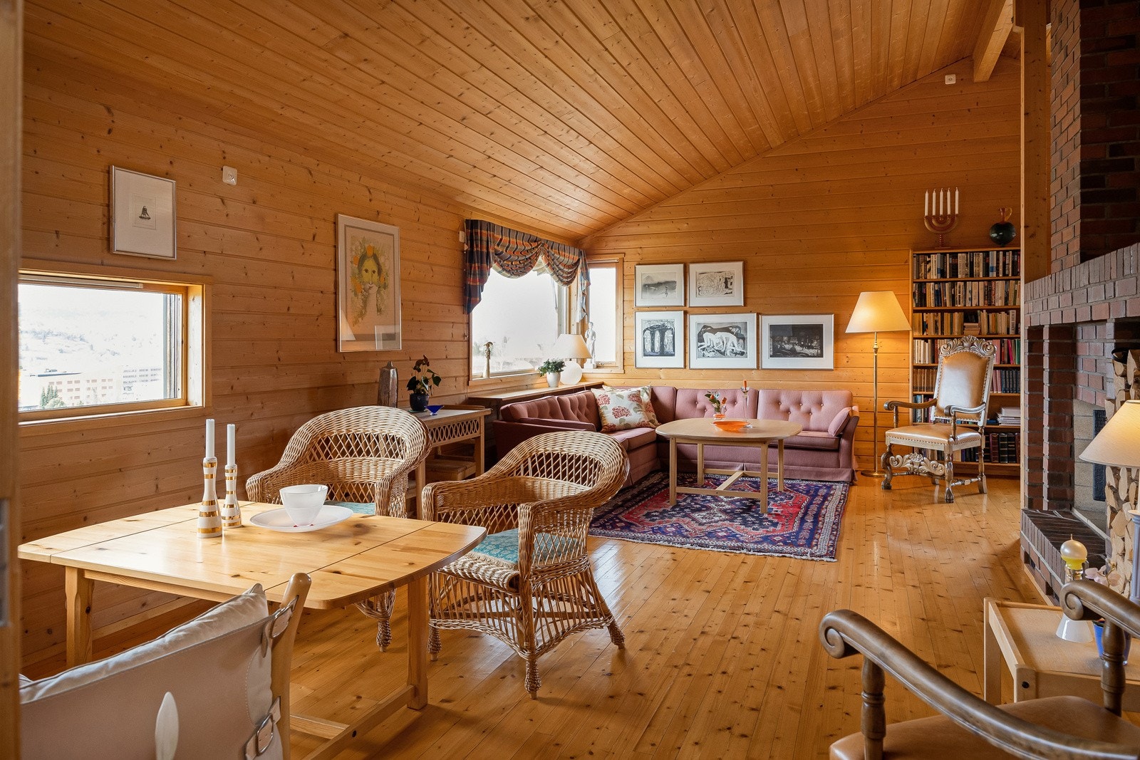 Huset ligger svært skjermet til og inne i huset er det så godt som ingen innsyn. Galleribilde