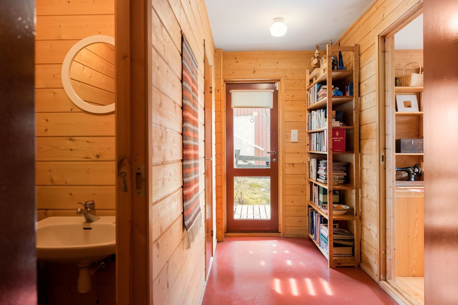 Her er det inngang fra begge sidene av etasjen. Galleribilde