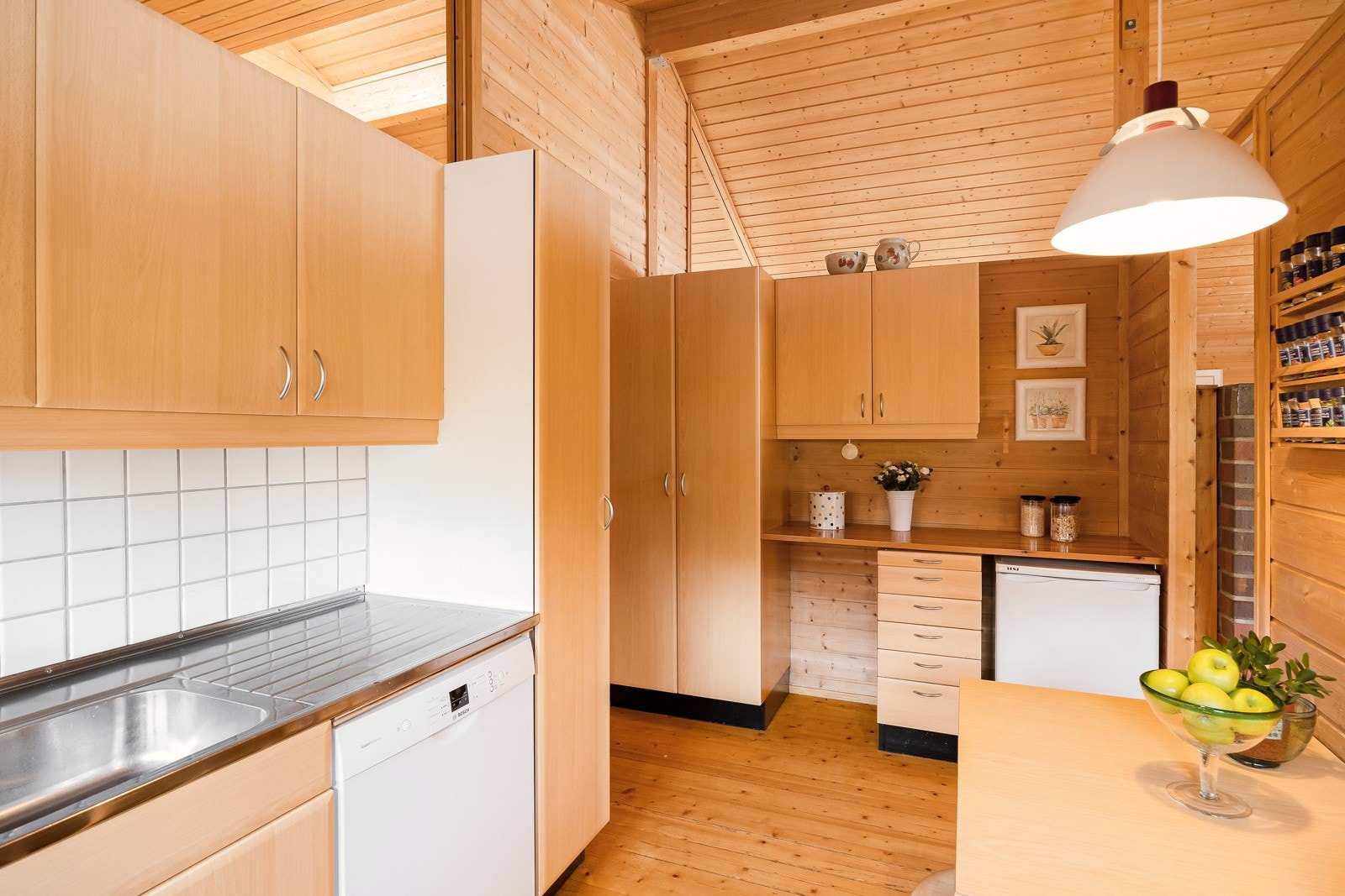 Også her er det åpent opp mot taket og man får gjennomlys mellom rommene. Galleribilde