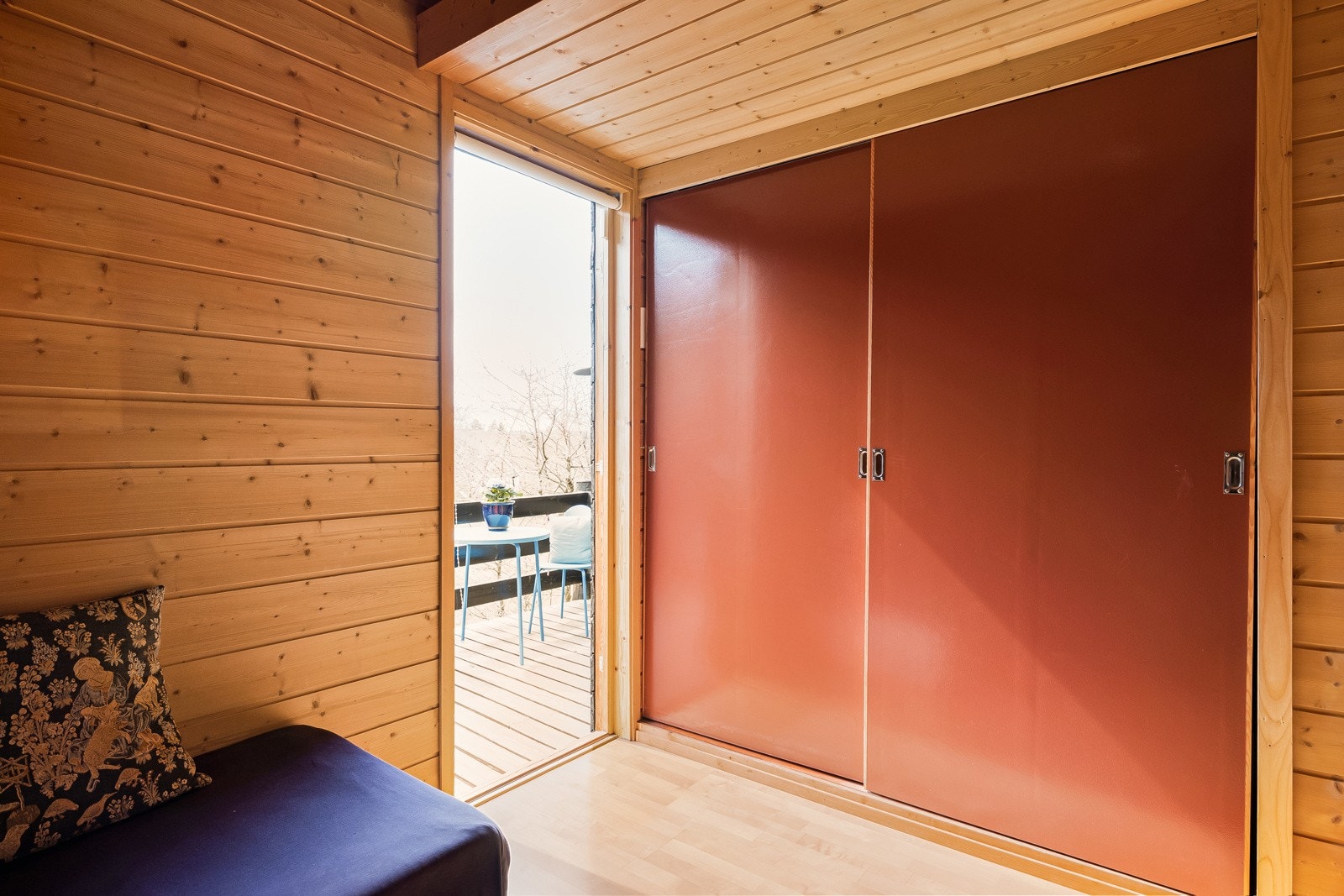 Det er også godt med skapplass her og utgang til veranda på 10 kvm. Galleribilde