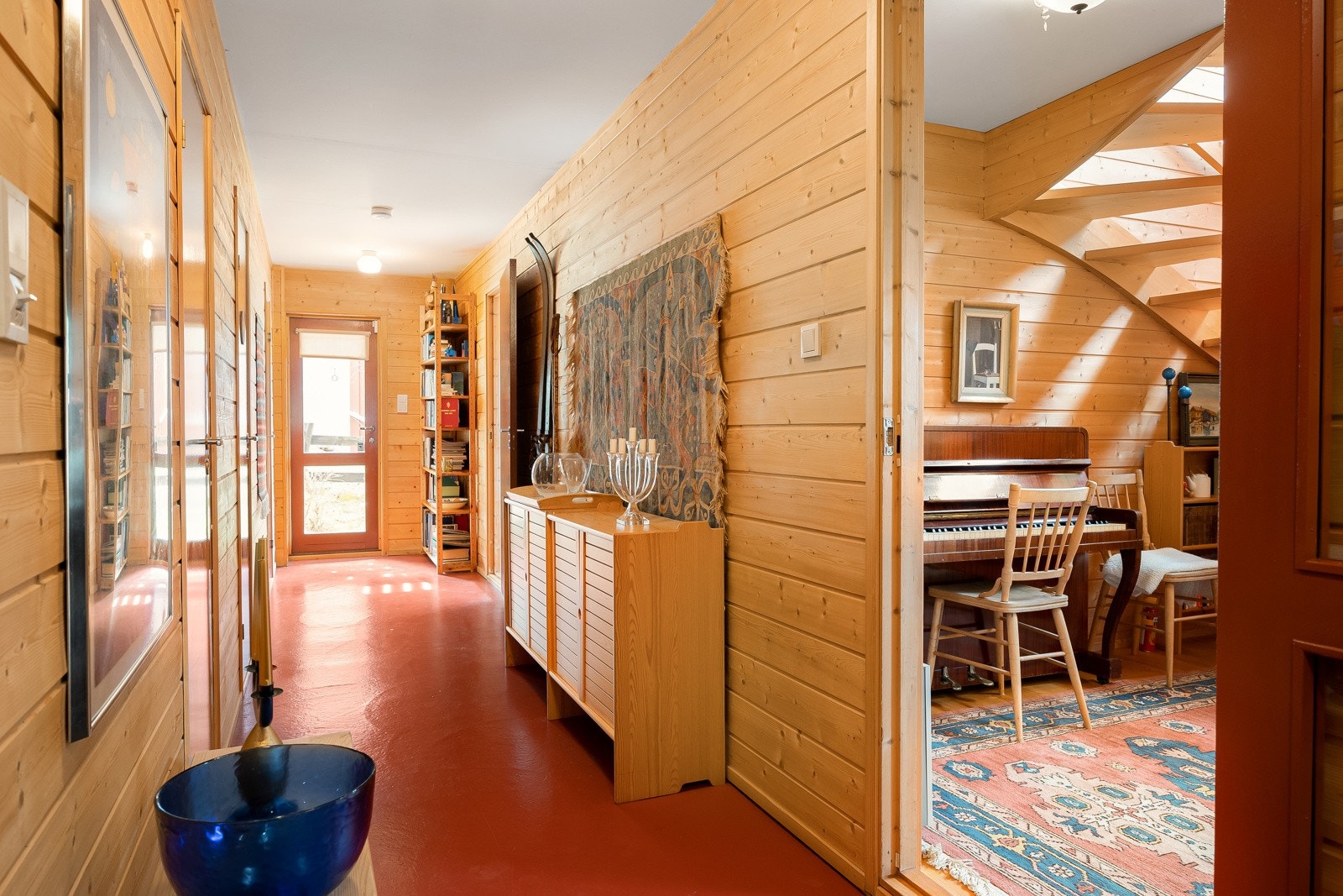 Her har man egen inngang fra utsiden. Her var det opprinnelig påtenkt at man skulle ha muligheten til å lage en uteleidel. Galleribilde