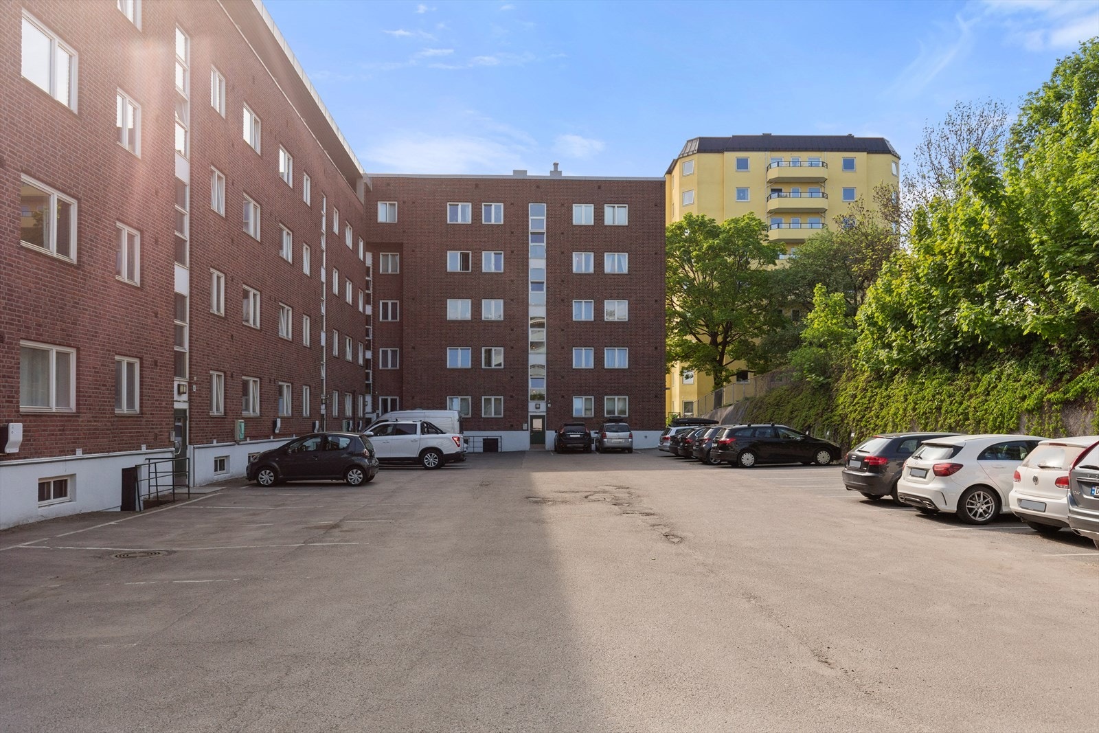 Borettslaget har 34 parkeringsplasser som leies ut etter ventelister. Galleribilde