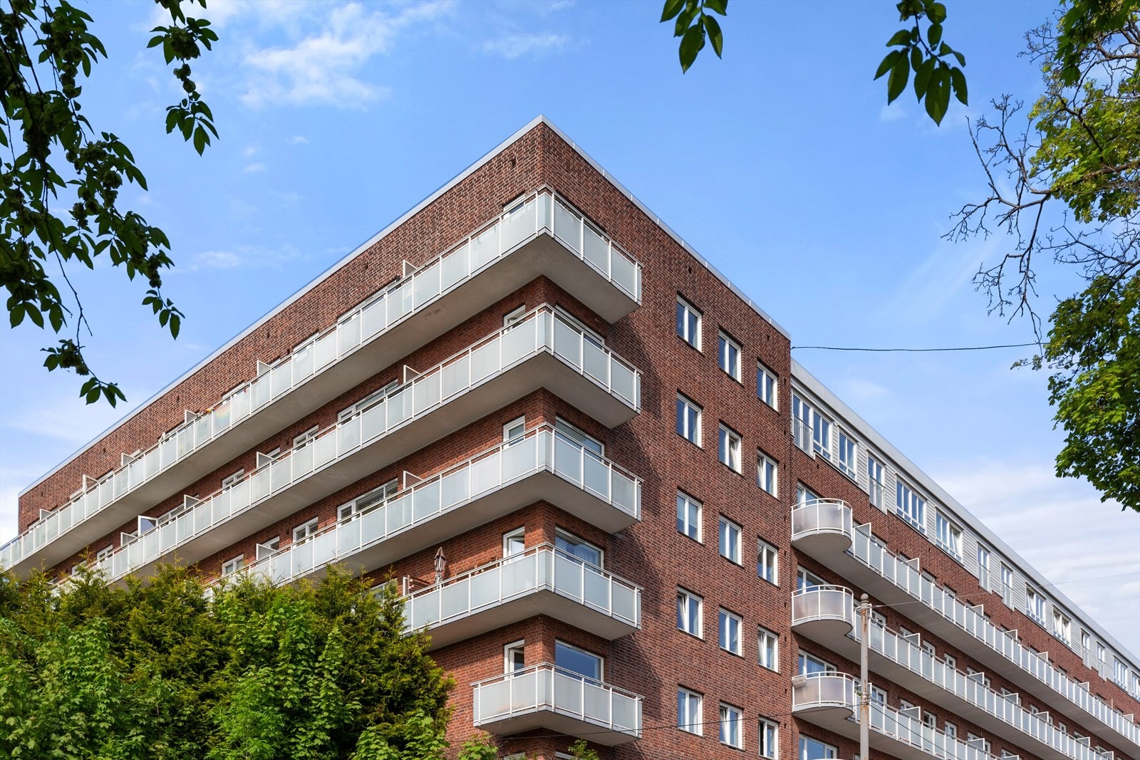 Leiligheten ligger høyt og fritt i byggets 5. og øverste etasje. Galleribilde