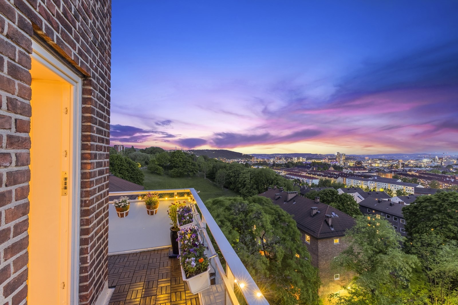 Fra stuen er det adkomst til balkong på ca. 7,5m². Galleribilde