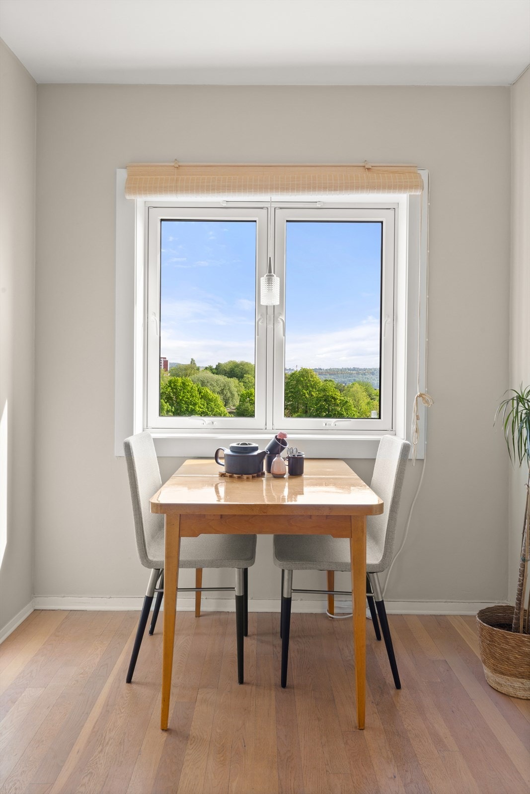 Fra spiseplassen har du også fantastisk utsikt. Galleribilde