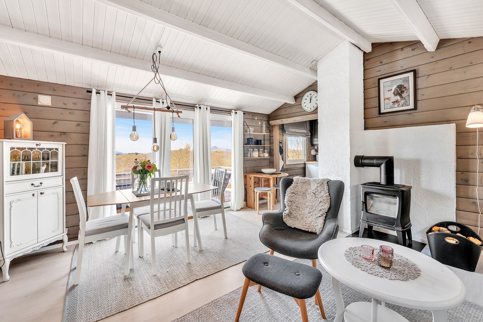 EiendomsMegler1 v/ Ørjan Tokle Sande presenterer her en fritidseiendom i Elias Blix vei 244. Galleribilde