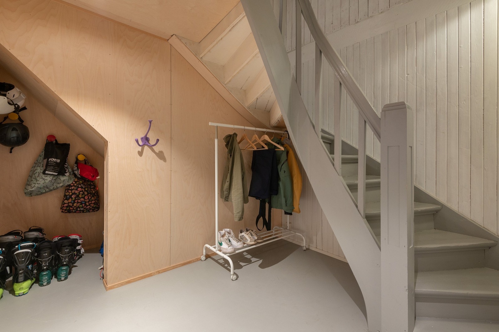 Lagringsplass nede i gangen. Galleribilde
