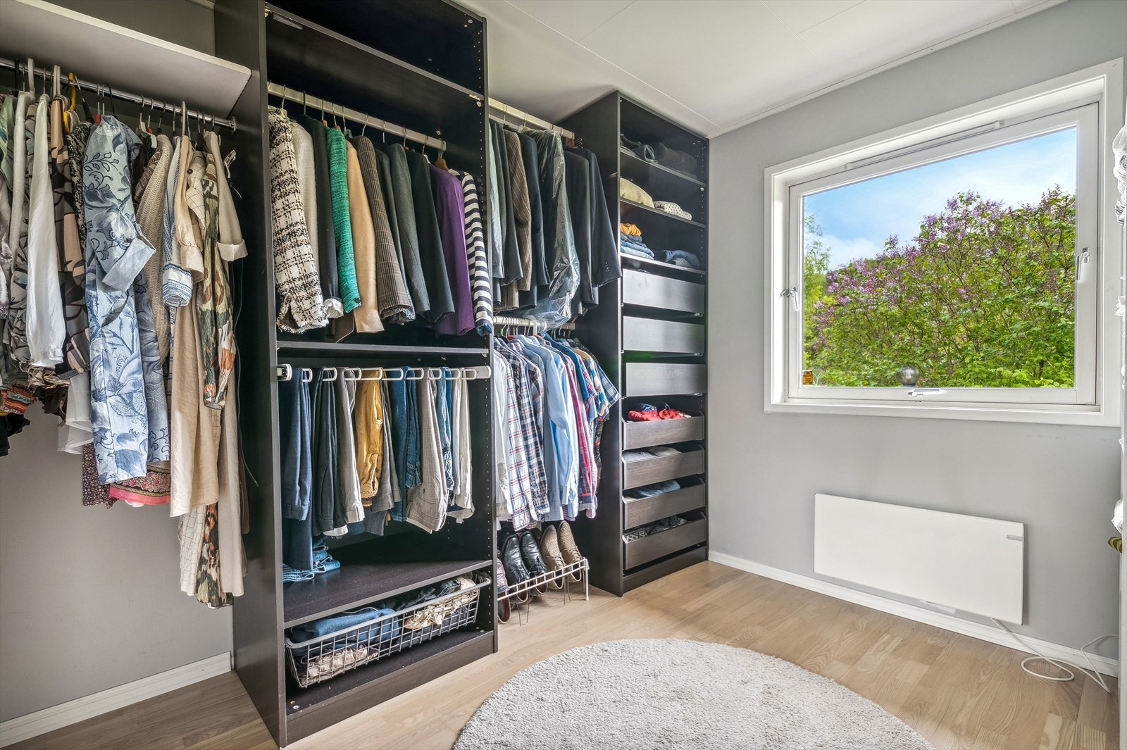 Soverom/omkledningsrom 1. etasje. Galleribilde