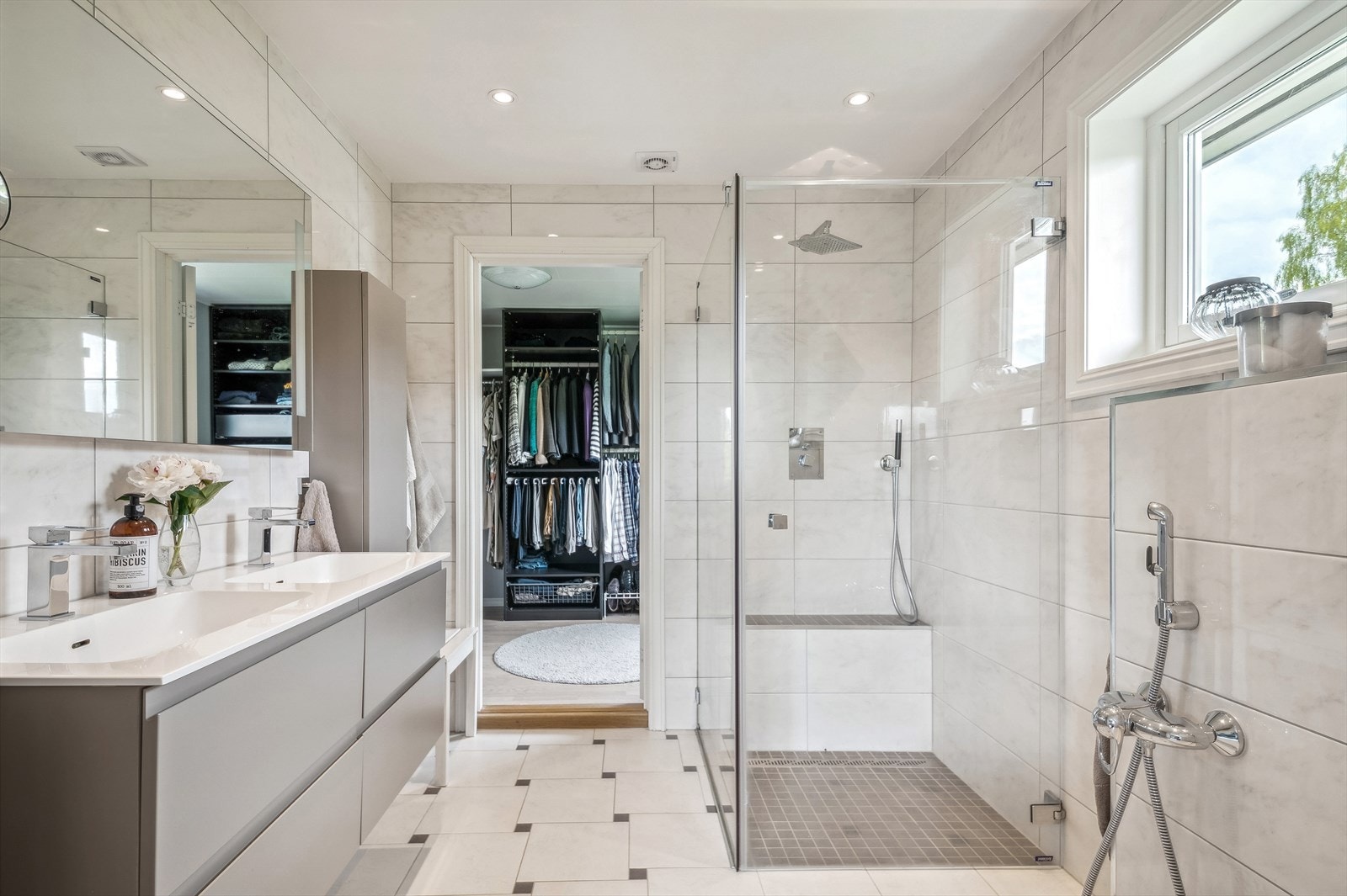 Bad 1. etasje. Galleribilde