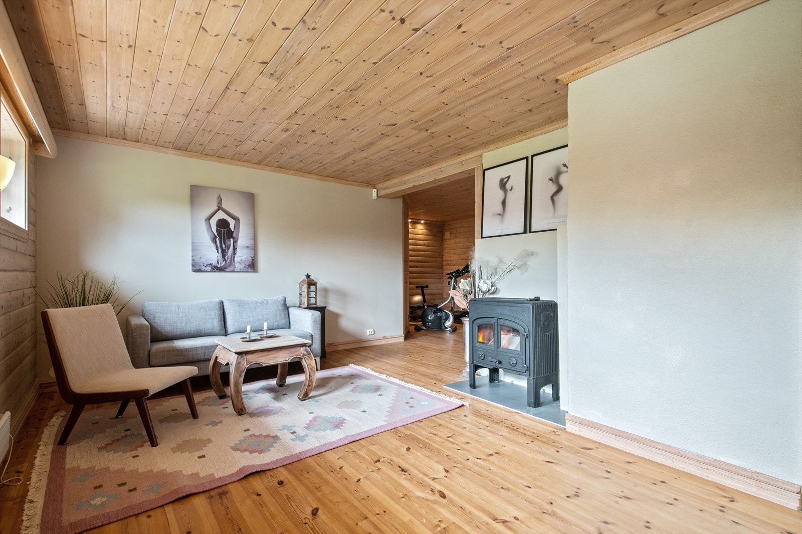 Disponibelt rom som selger har benyttet som kjellerstue. Arealet er ikke godkjent til varig opphold. Galleribilde