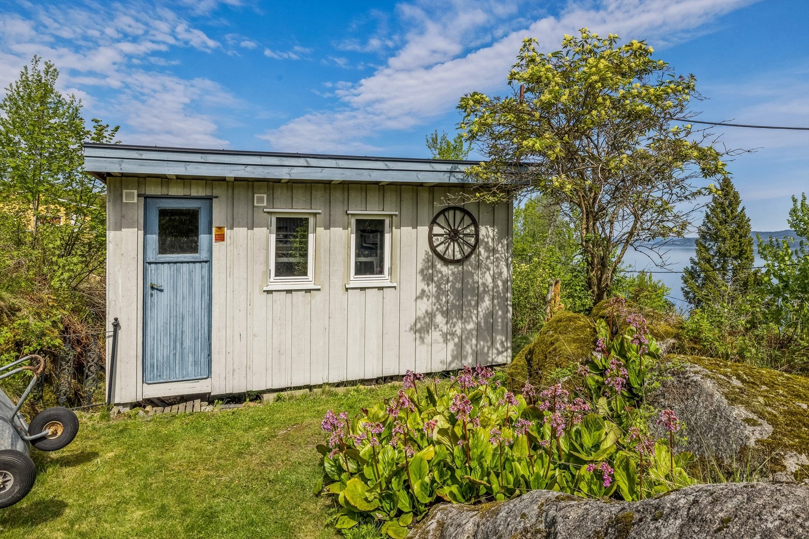 I tilknytning til hytta finnes et praktisk anneks med bod og ekstra soveplasser Galleribilde