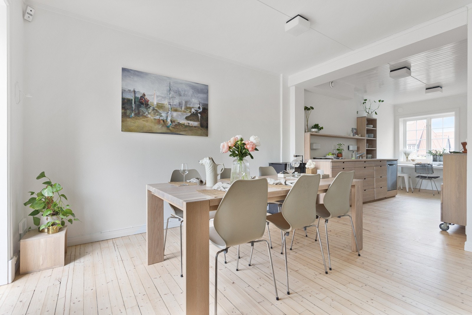 God plass til langbord - et hyggelig og naturlig samlingspunkt. Galleribilde