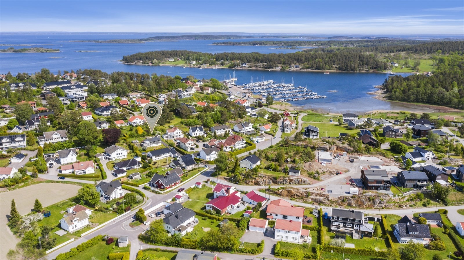 Området er et ypperlig sted for barnefamilier som vil bo trygt og godt.
Nærområdet byr bl.a. på en rekke friarealer og nærhet til sjøen. Galleribilde