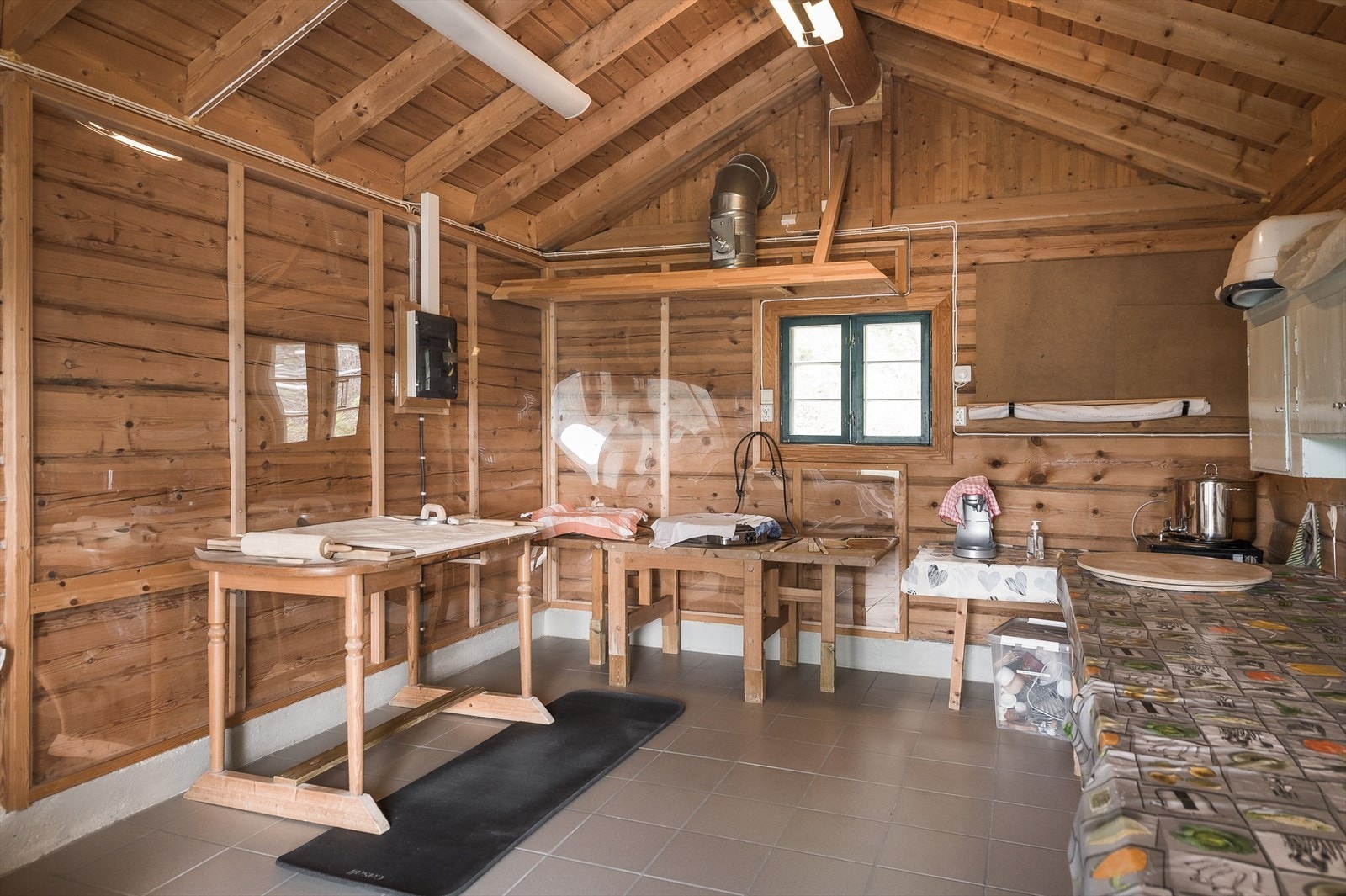 Baksthus/garasje Galleribilde