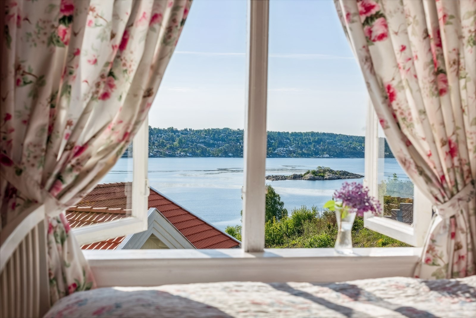 Nydelig utsikt mot Drøbaksundet fra "Prinsesserommet". Galleribilde