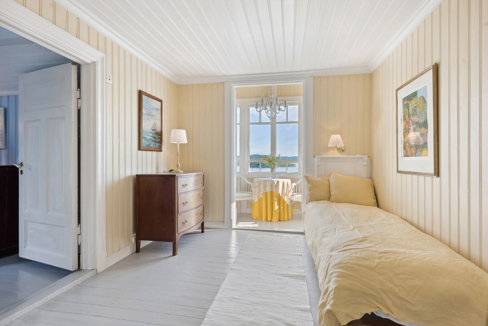 Det er 3 soverom i 2. etasje i boligen. Galleribilde