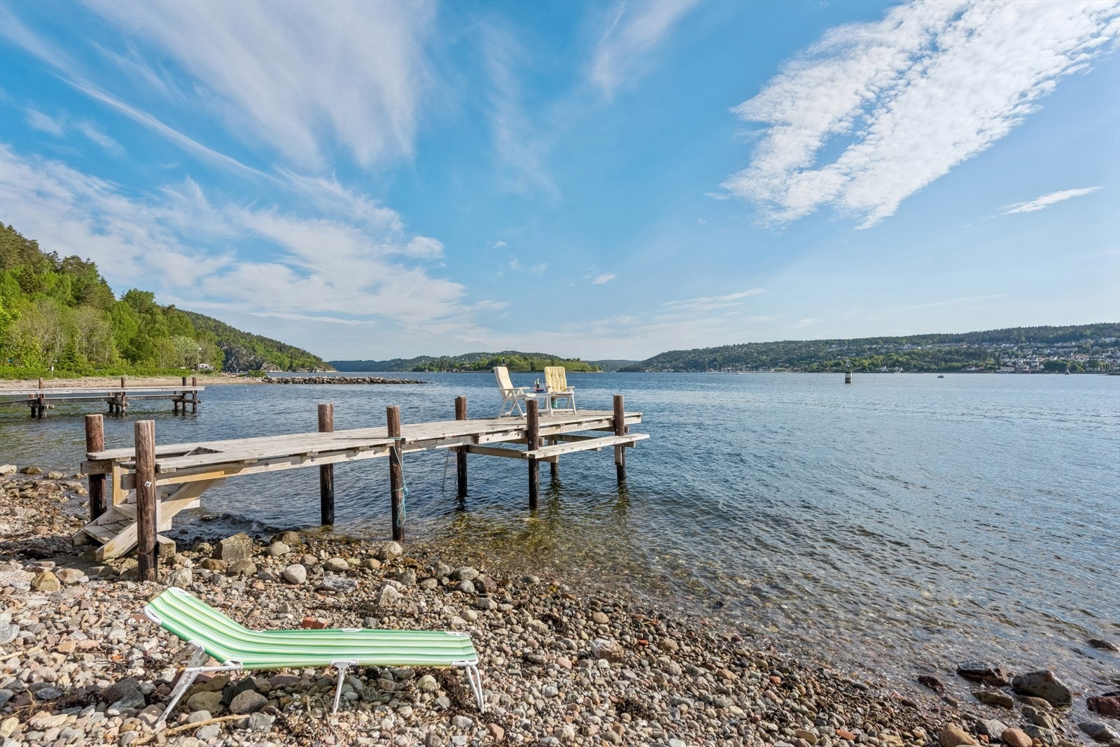 Fra eget strandområde. Denne bryggen deles med én nabo. Galleribilde